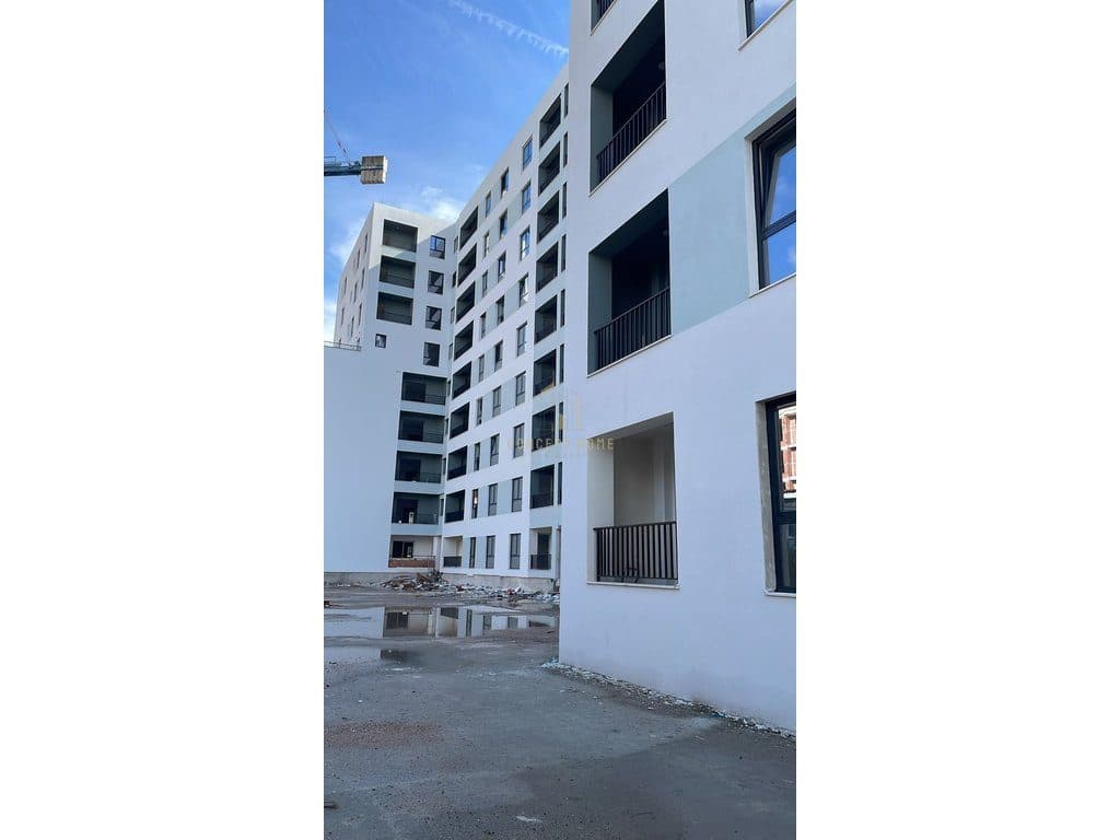 Shitet Apartament 1+1 ne Kamez