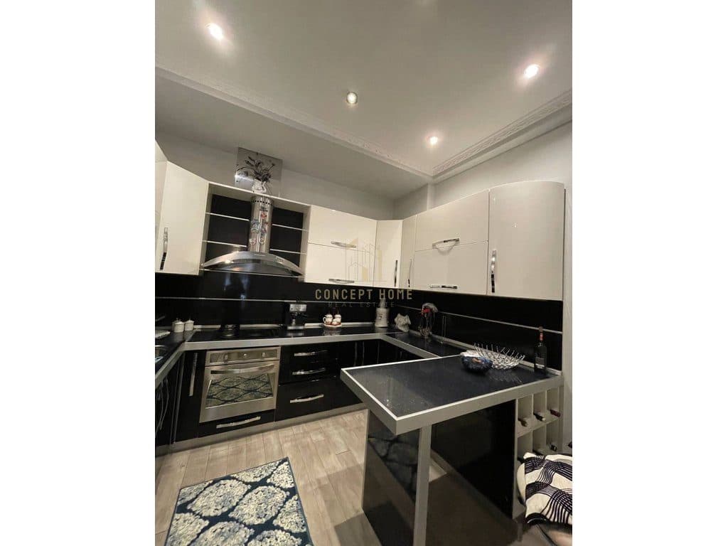 Jepet me qera Apartament 3+1+2+parkim tek Rruga e kavajes. 3
