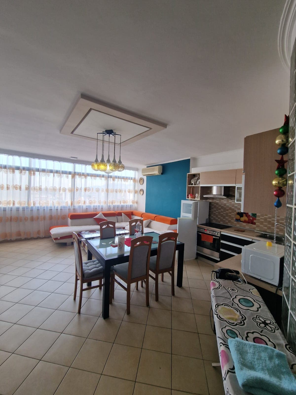 Jepet me qera apartament 3+1+2+3 Perball Delijorgjit/Rr. Kavajes 3