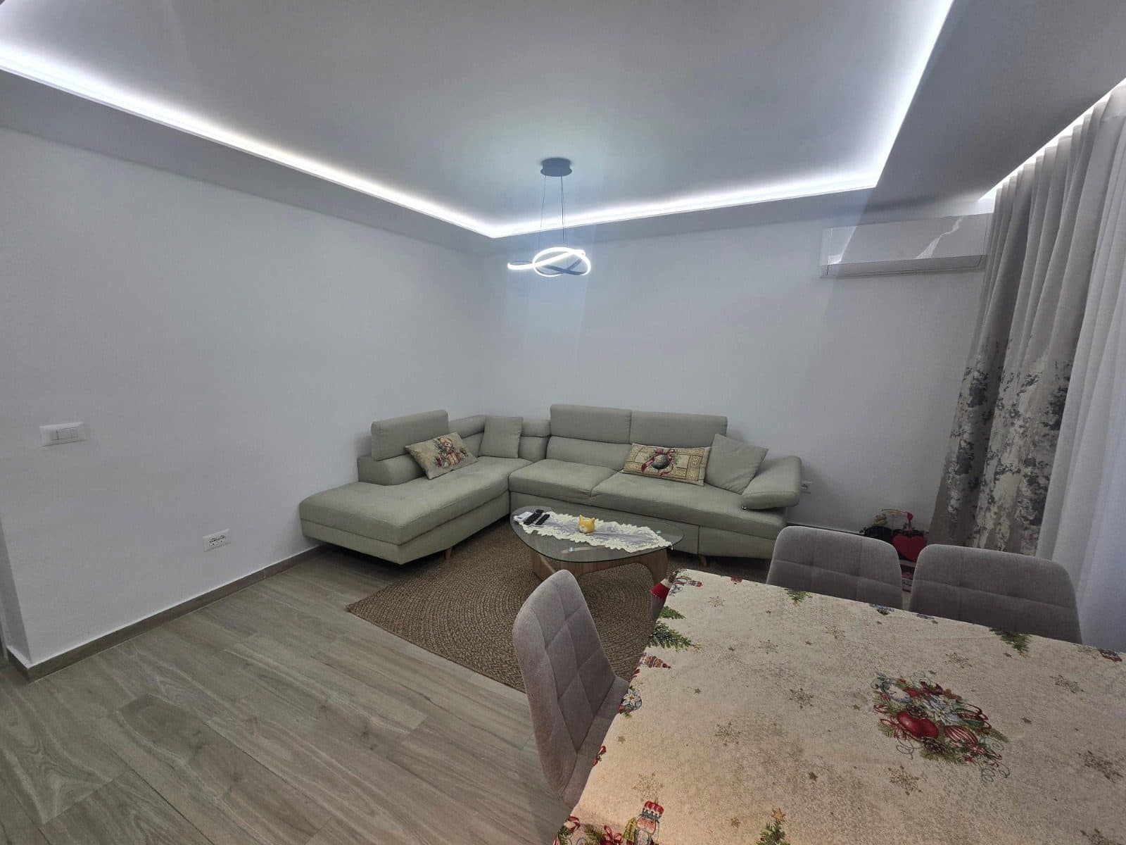 Shitet apartament 2+1 ne Brryl.