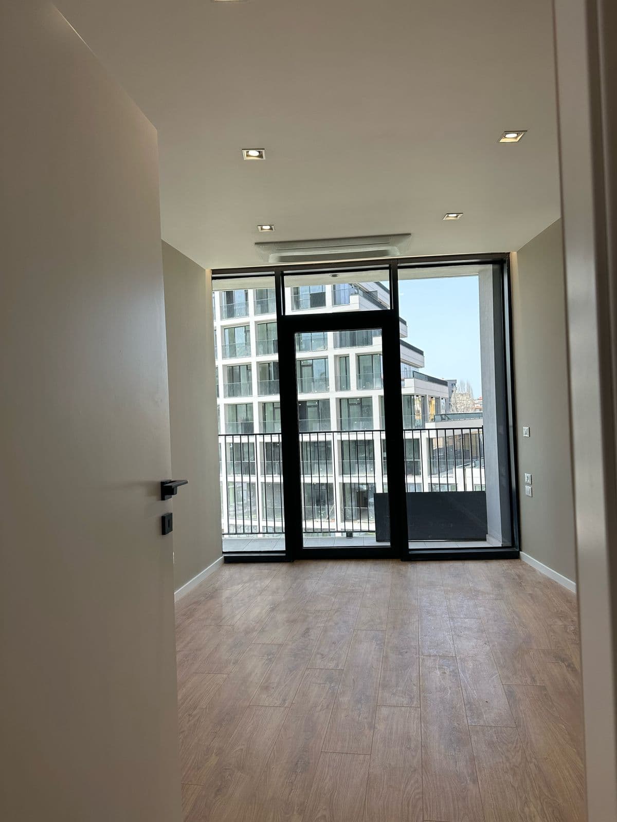 Apartament 2+2 Me Qira në Liqeni Artificial, Tiranë - 1300€ | 125 m² 4