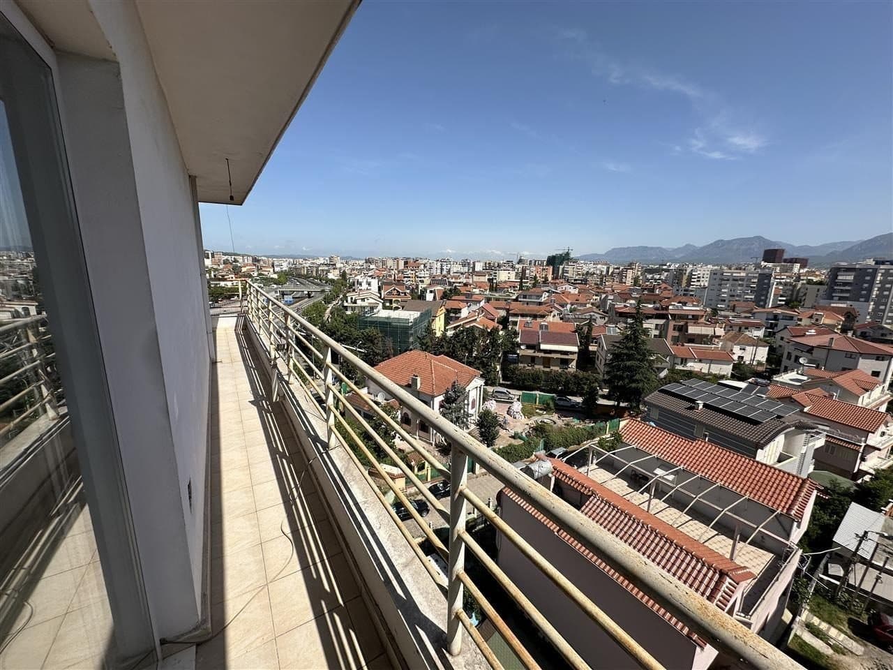 Apartament 1+1 me qira në Komunën e Parisit, Tiranë - 450€ | në katin e 6-të 4