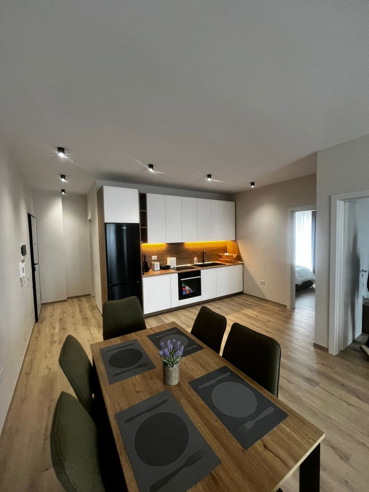 Shitet Apartament 2+1 ne Kamez