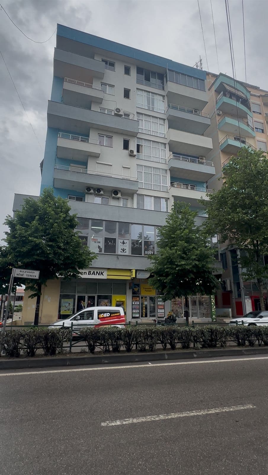 Shitet Apartamenti 1+1 ne Kamëz