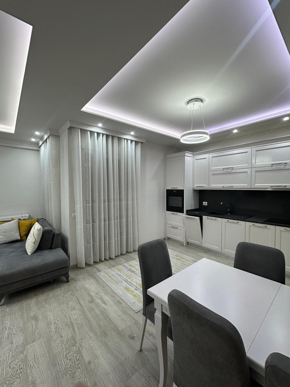 Jepet me qera Apartament 2+1+2 ne Qender 2