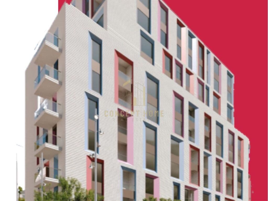 Shitet apartament 3+1+2 tek Komuna e Parisit