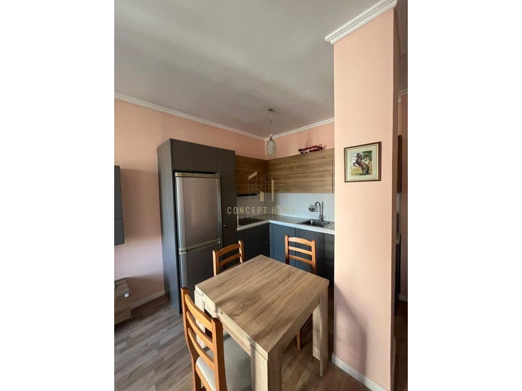 Jepet me qera apartament 2+1 tek Komuna e Parisit 3
