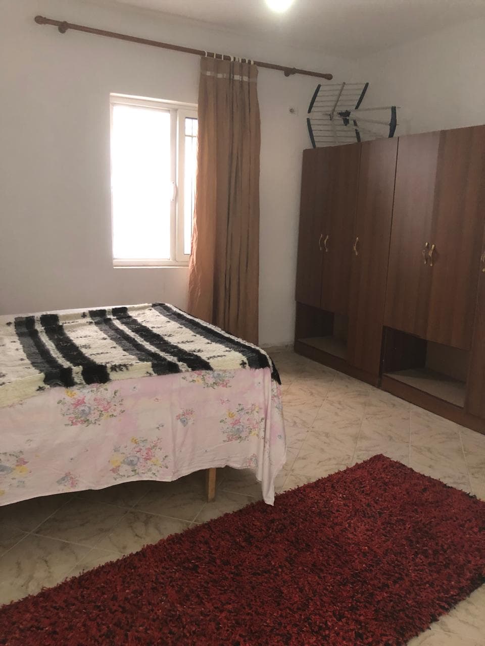 Jepet me qera shtepi private 2+1 Mbrapa Fakultetit Mjeksise 4