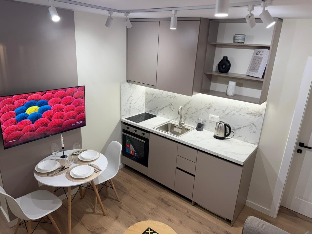 Shiten dy apartamente bashke 1+1 tek Kryqezimi 21 Dhjetorit.