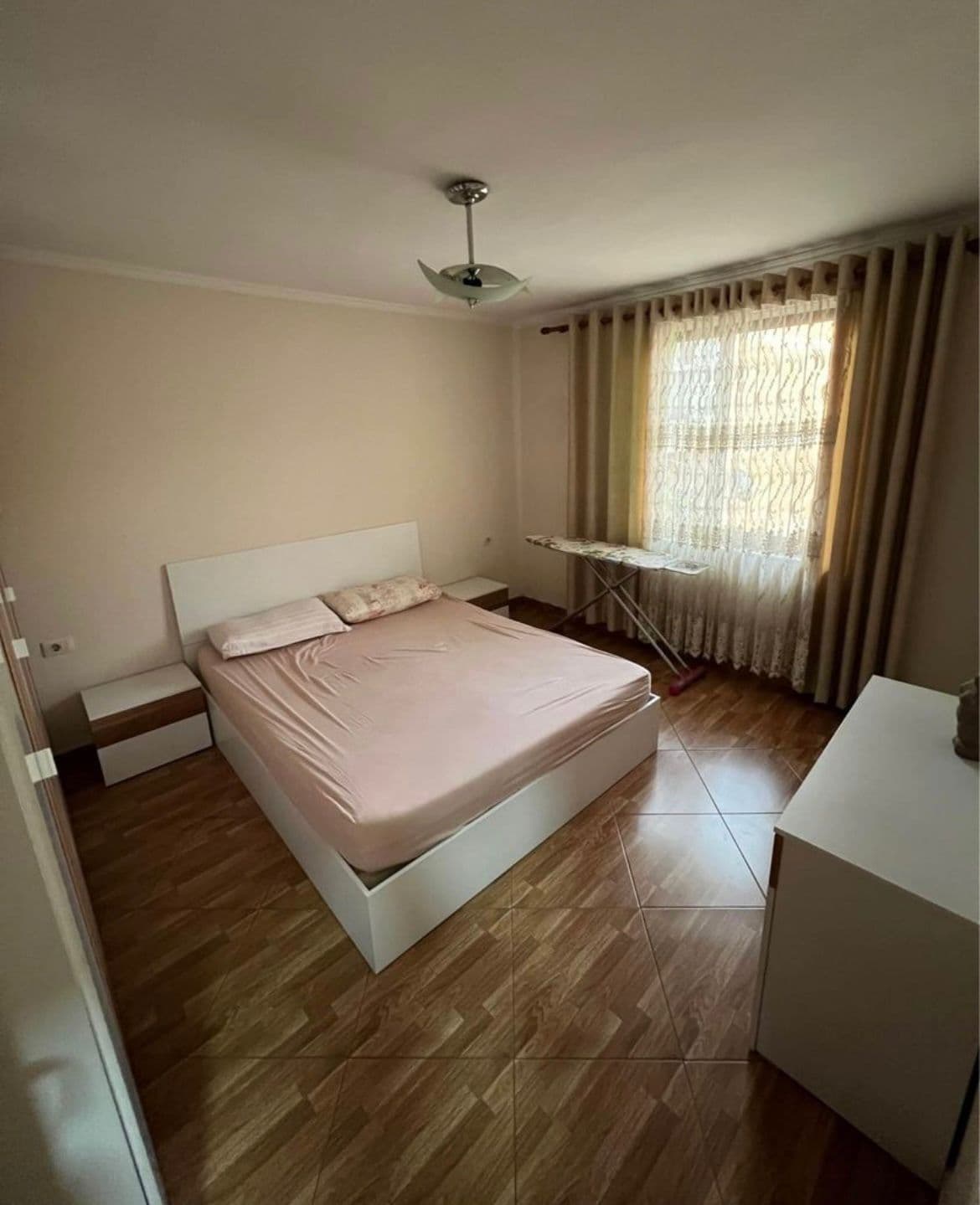 ?Jepet me qera apartament 1+1 tek "21 Dhjetori"