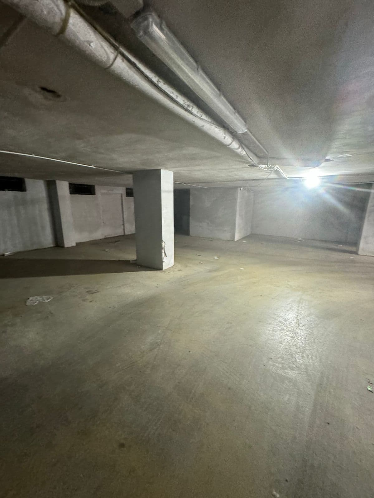 Garazh për Shitje në Rrugën 5 Maji, Tiranë - 405,000€ | 1300 m²