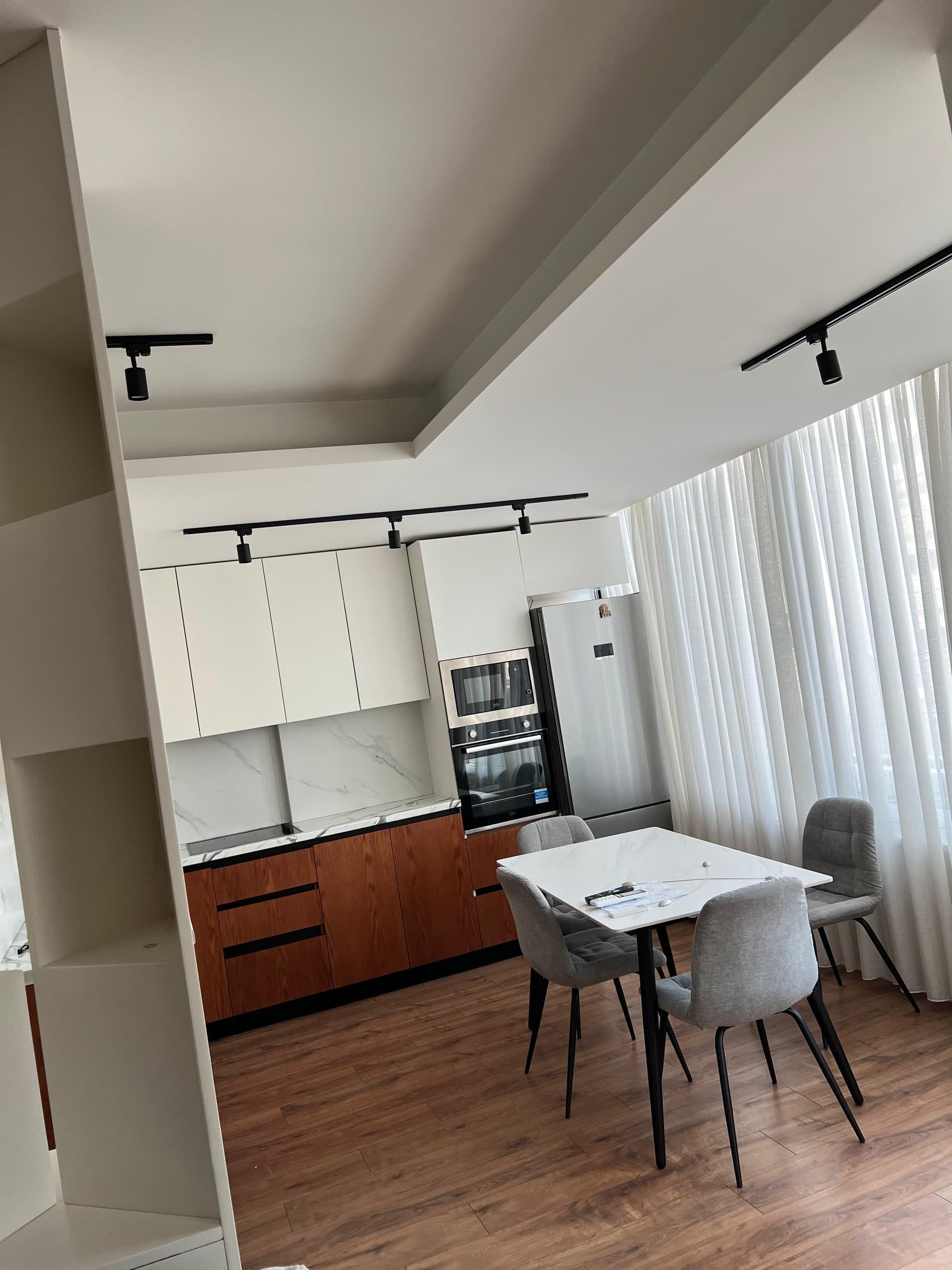 Jepet me qera apartment 2+1+2 tek Komuna Parisit