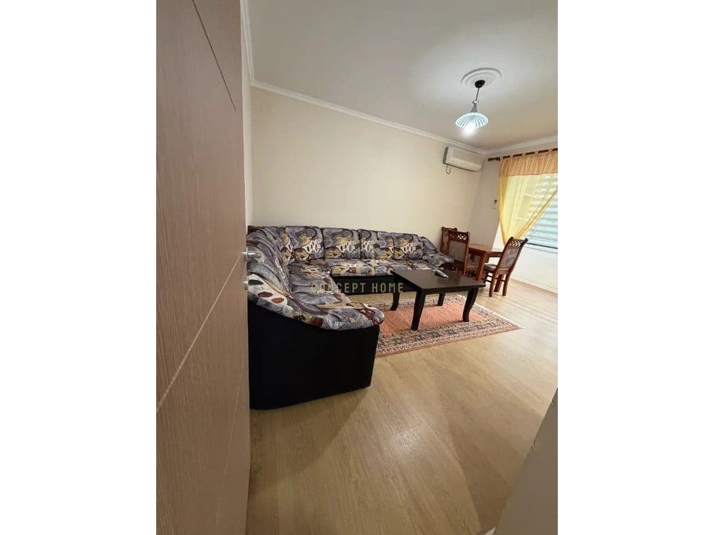 Jepet me qera apartament 1+1 prane rruges elbasanit Rruga e Elbasanit/Stadiumi 2