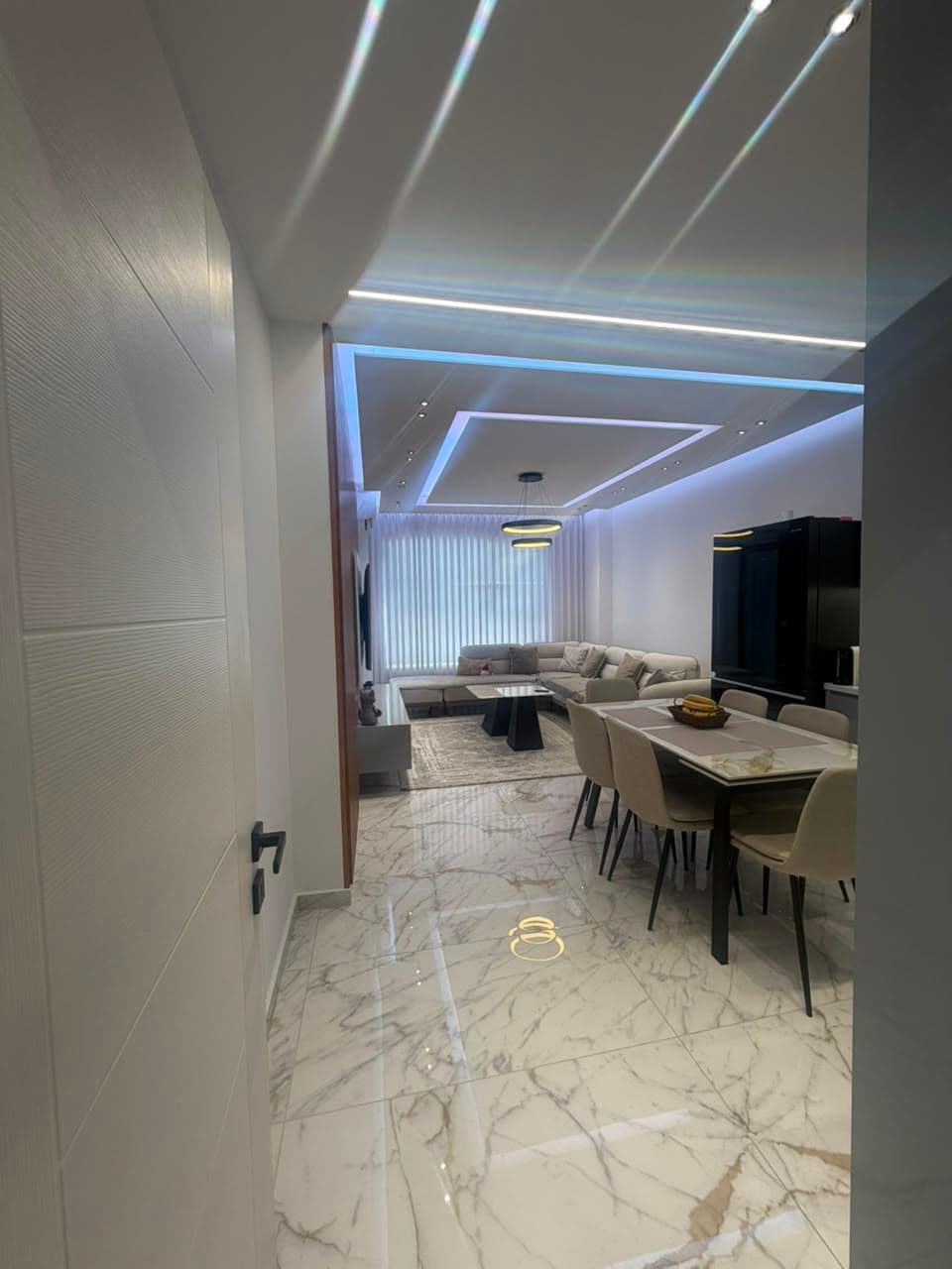 Shitet Apartament 2+1 ne Kamez