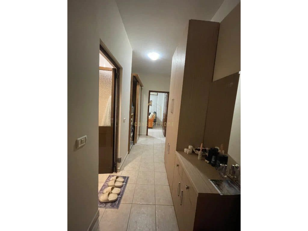 Jepet me qera apartament 1+1 ne Komune te Parisit 3