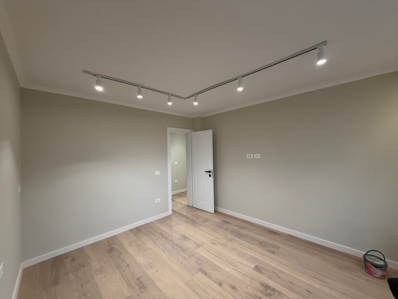 Shitet apartament 1+1 tek Kryqezimi i 21.