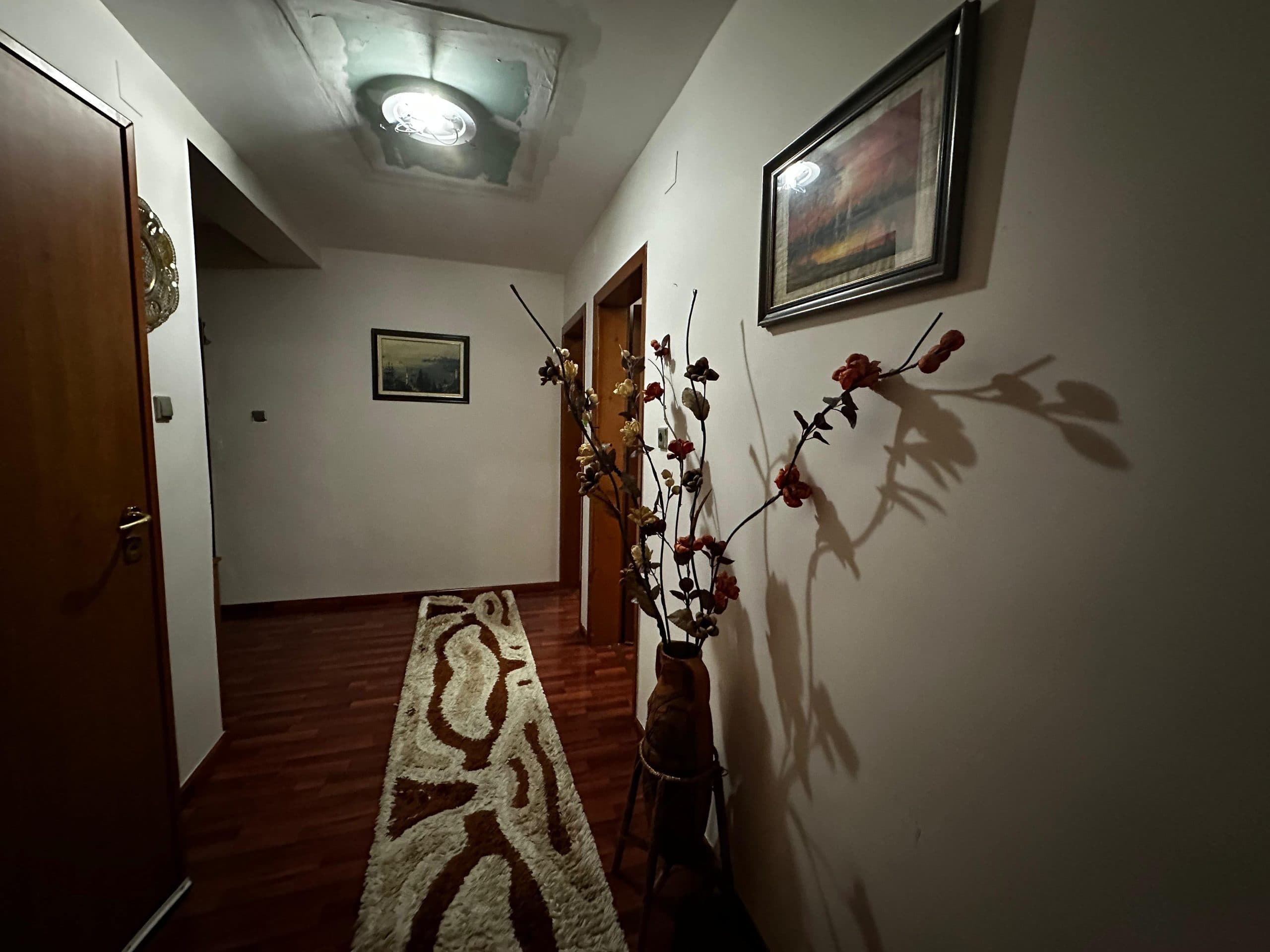 Jepet me qera apartament 2+1 ne Bulevardi Zogu i Pare 3