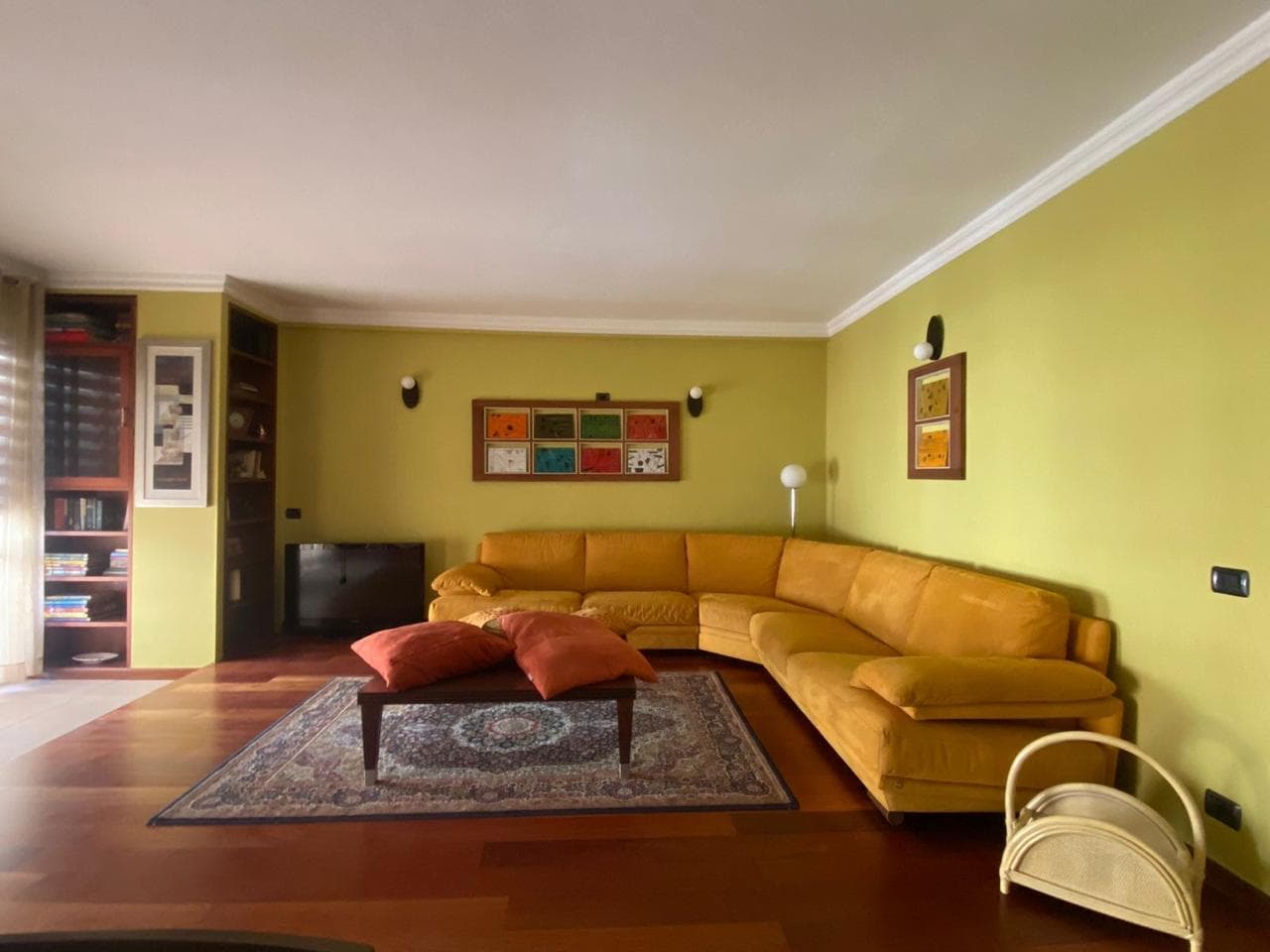 Apartament 2+1+2 për Qira tek Pazari i Ri, Tiranë - 850€ | 120 m²
