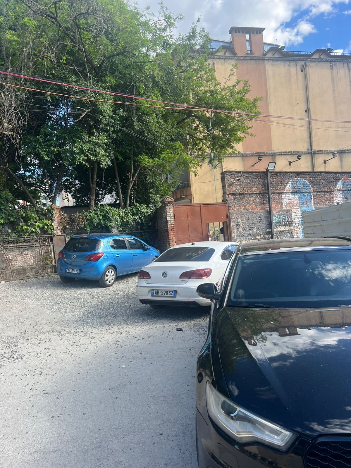 Jepet me qera zyre tek Pazari i Ri.