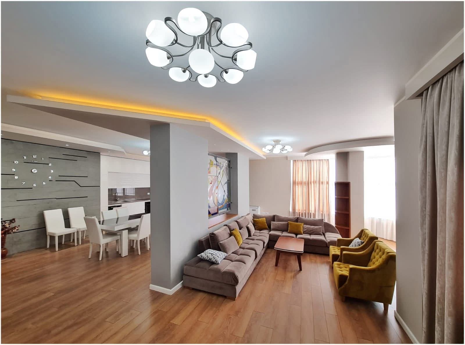 Jepet me qera Apartament luksoz tek Komuna e Parisit