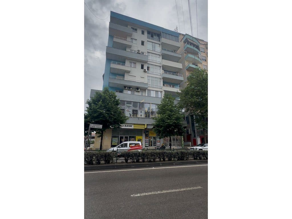 Shitet Apartamenti 1+1 ne Kamëz