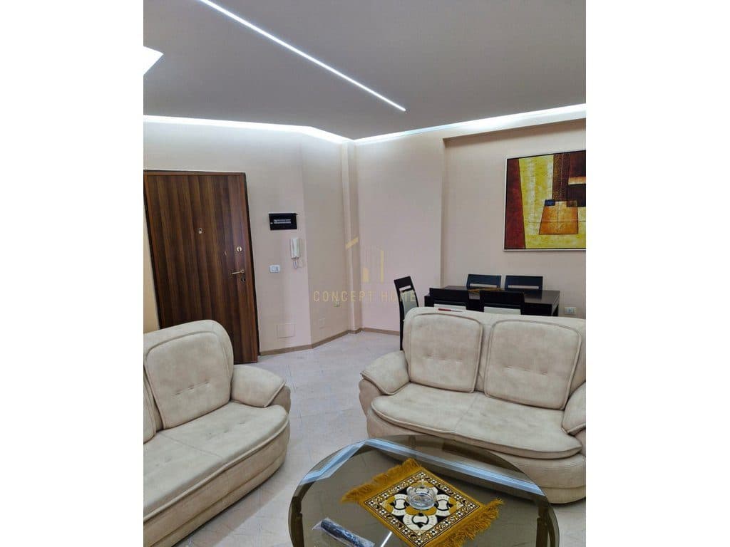 Jepet me qera apartament 2+1 tek Rruga Kosovareve. 2