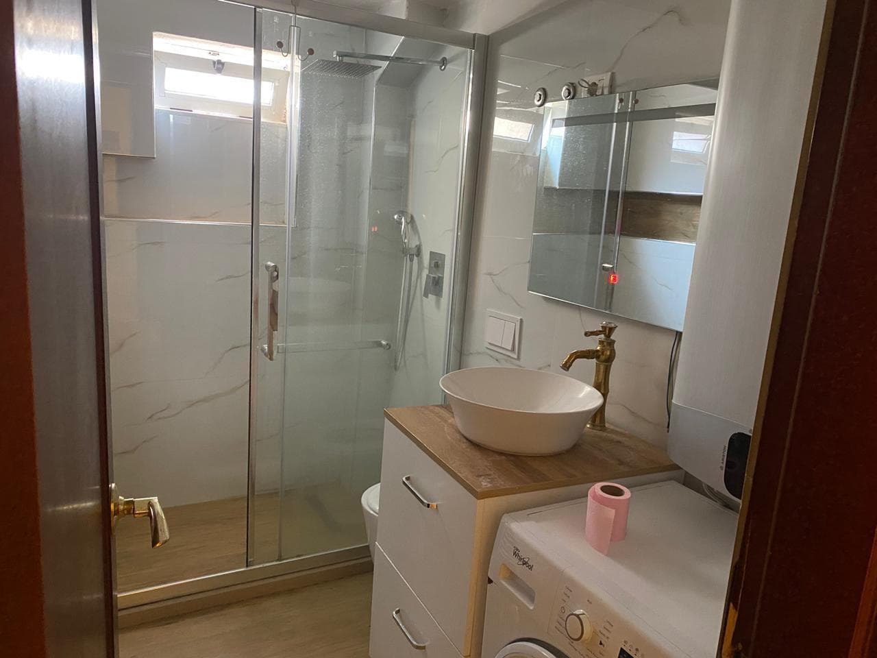 Jepet me qera apartament 1+1 Ne Bllok 2