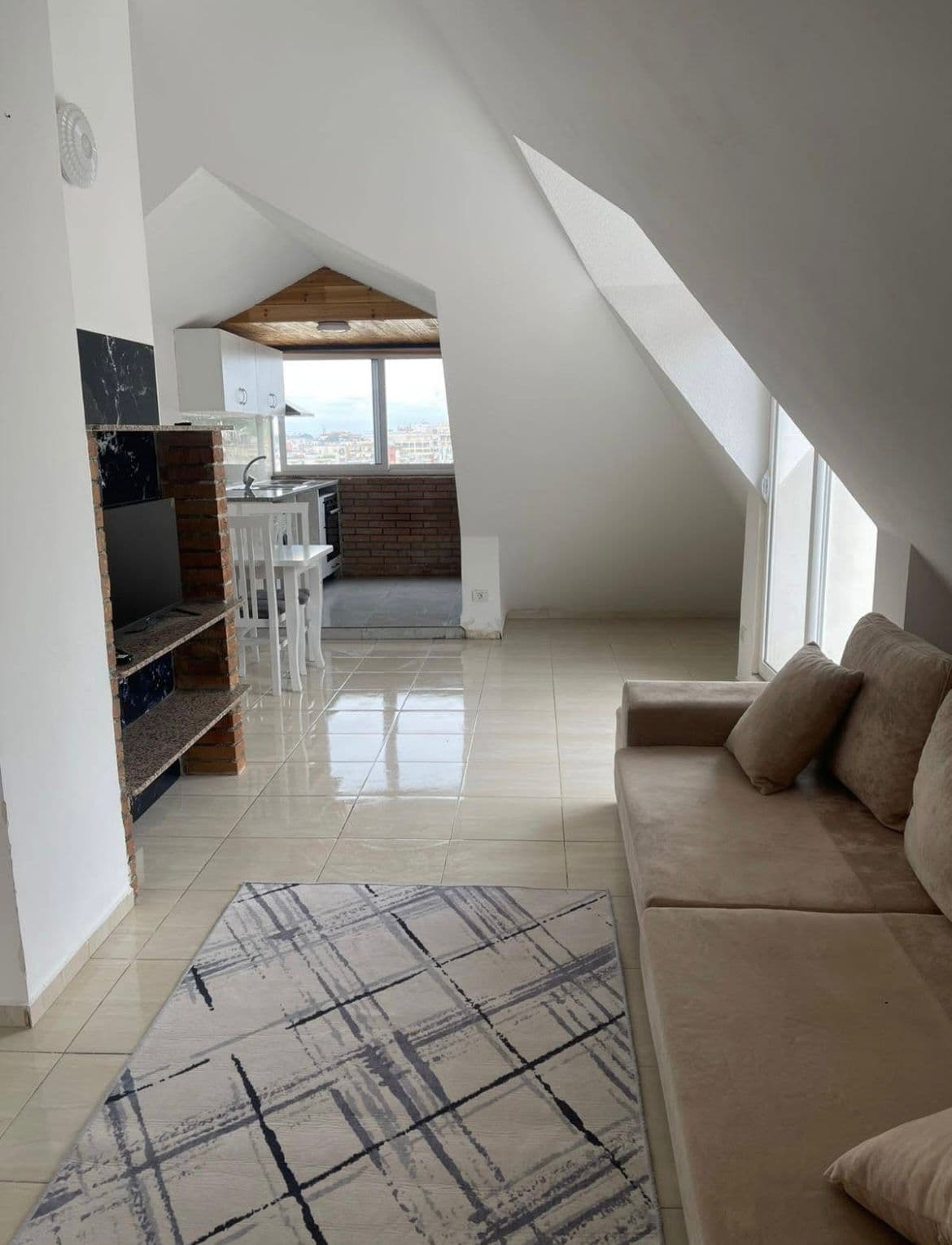 Shitet apartament 1+1 ne Fresk 4