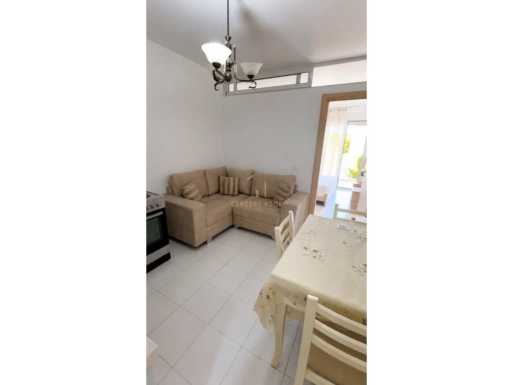 Shitet apartament 1+1 tek
