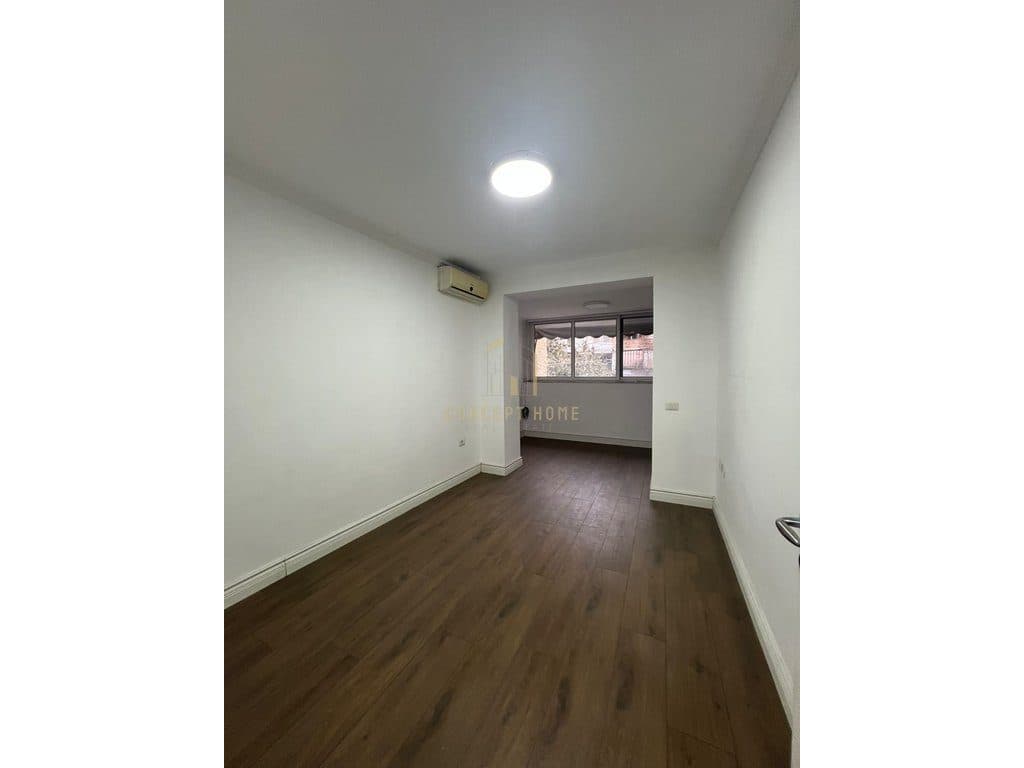 Zyrë 3+1 Me Qira në Bllok, Tiranë - 1100€ | 110 m² 3