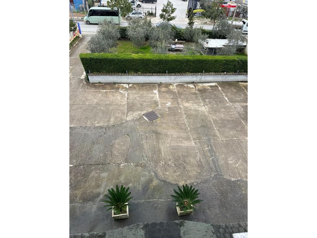 Shitet ndërtesë 3-katëshe "Motel" + Toke ne Vaqarr ( Buze rruges Kryesore ) , Tiranë - 850.000€ | 1159 m² 2