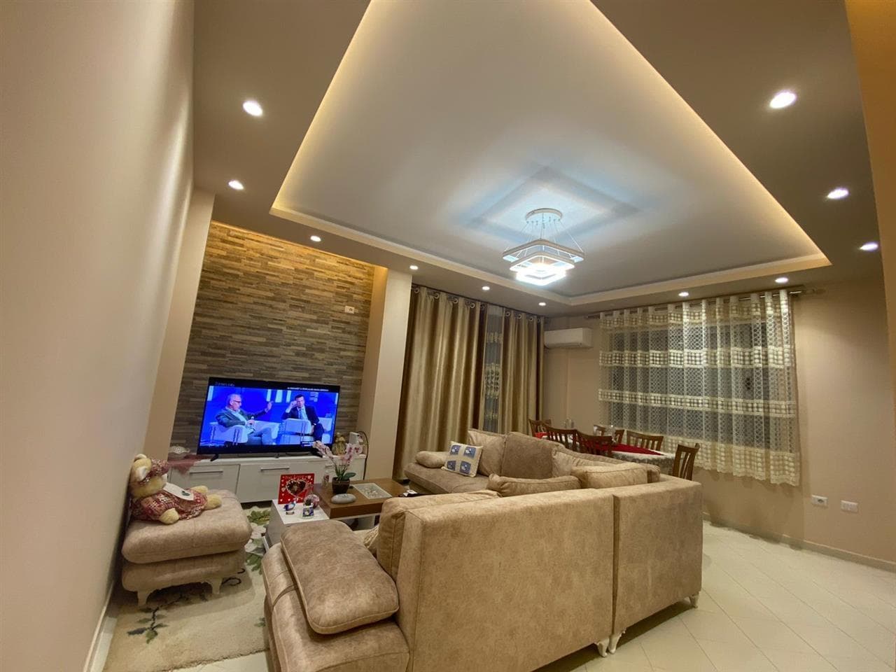 Jepet apartamenti me qera 2+1+2 Ne Fresk