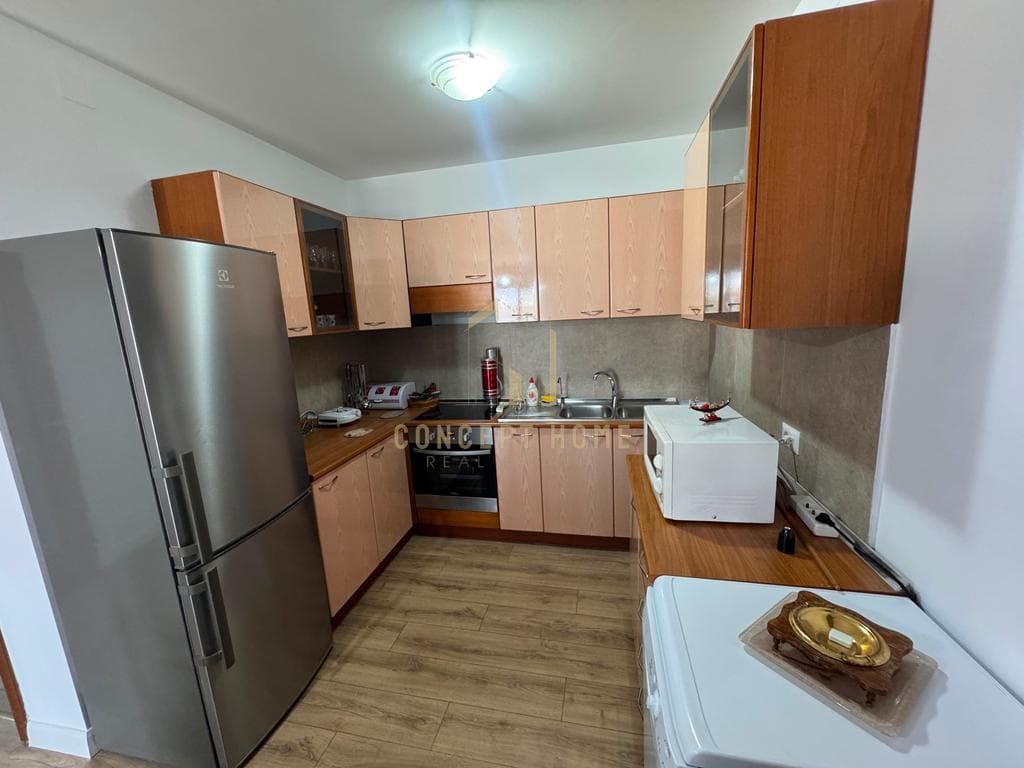 Jepet Apartament me qera 2+1+2 tek Komuna e Parisit 3