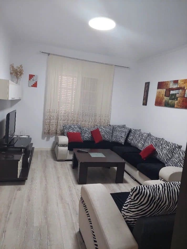 Jepet me qera Apartament 2+1 ne Ali Dem
