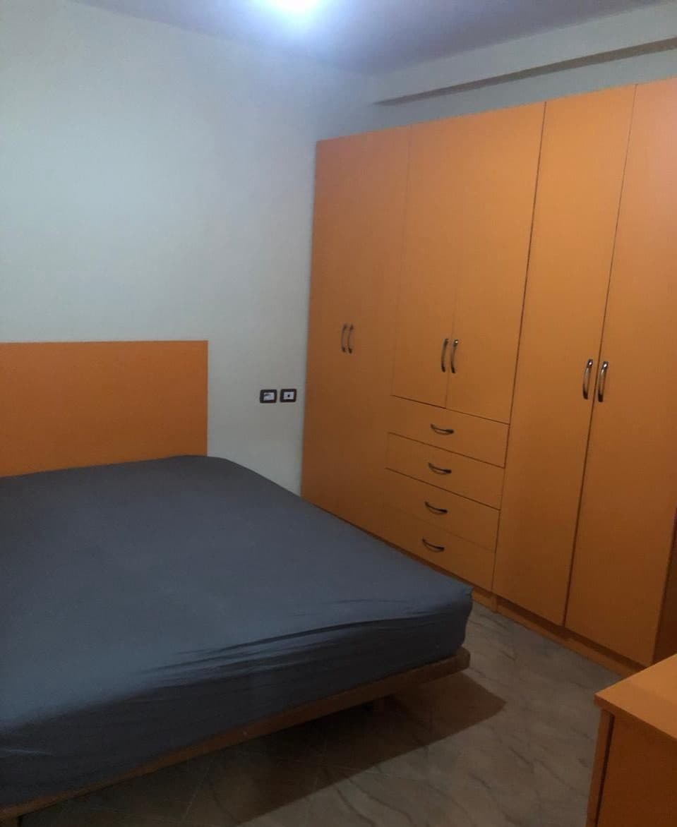 Jepet me qera shtepi 1+1+Parkim tek Shkolla e Bashkuar. 4
