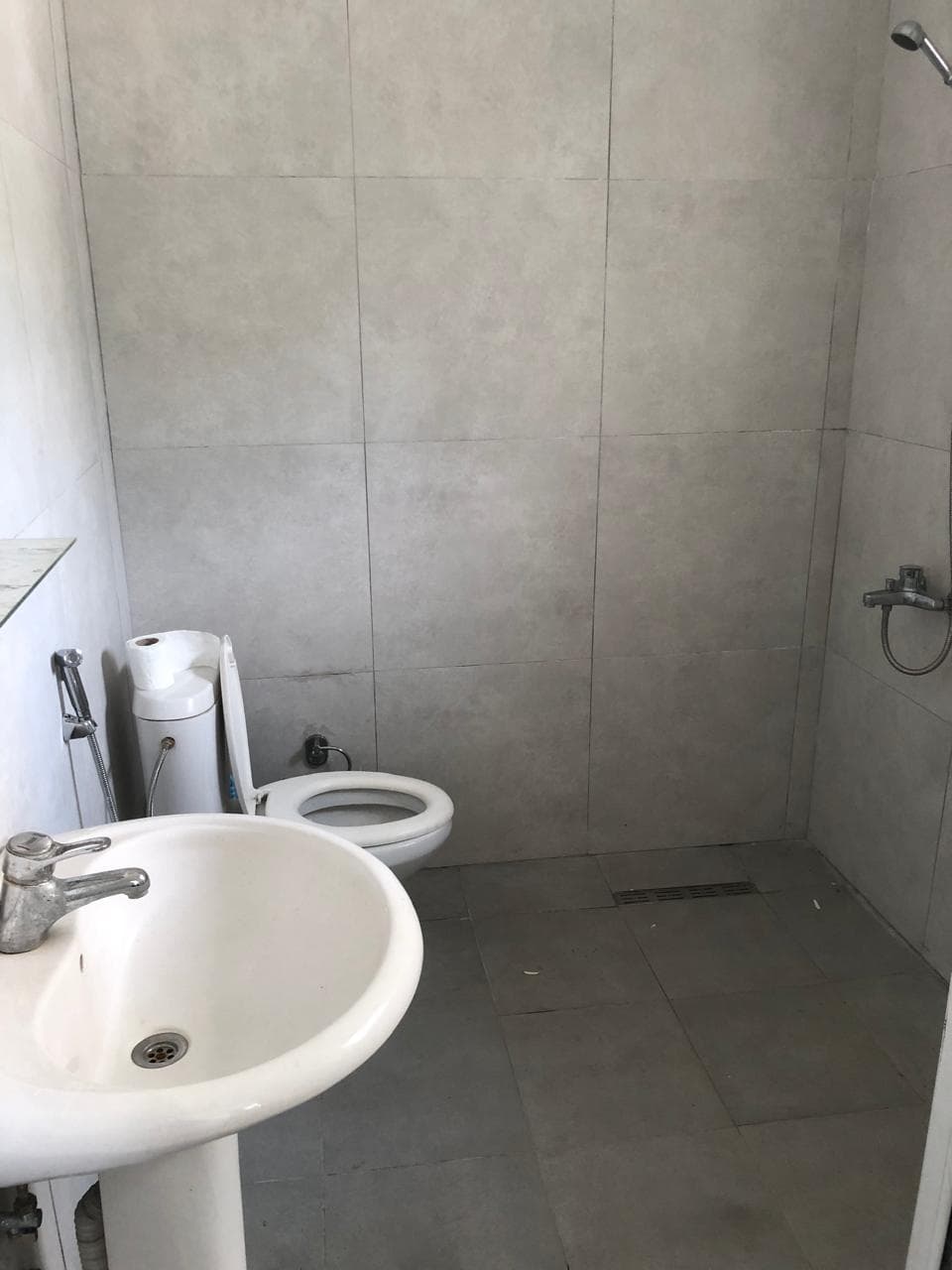 Jepet me qera shtepi private 2+1 Mbrapa Fakultetit Mjeksise