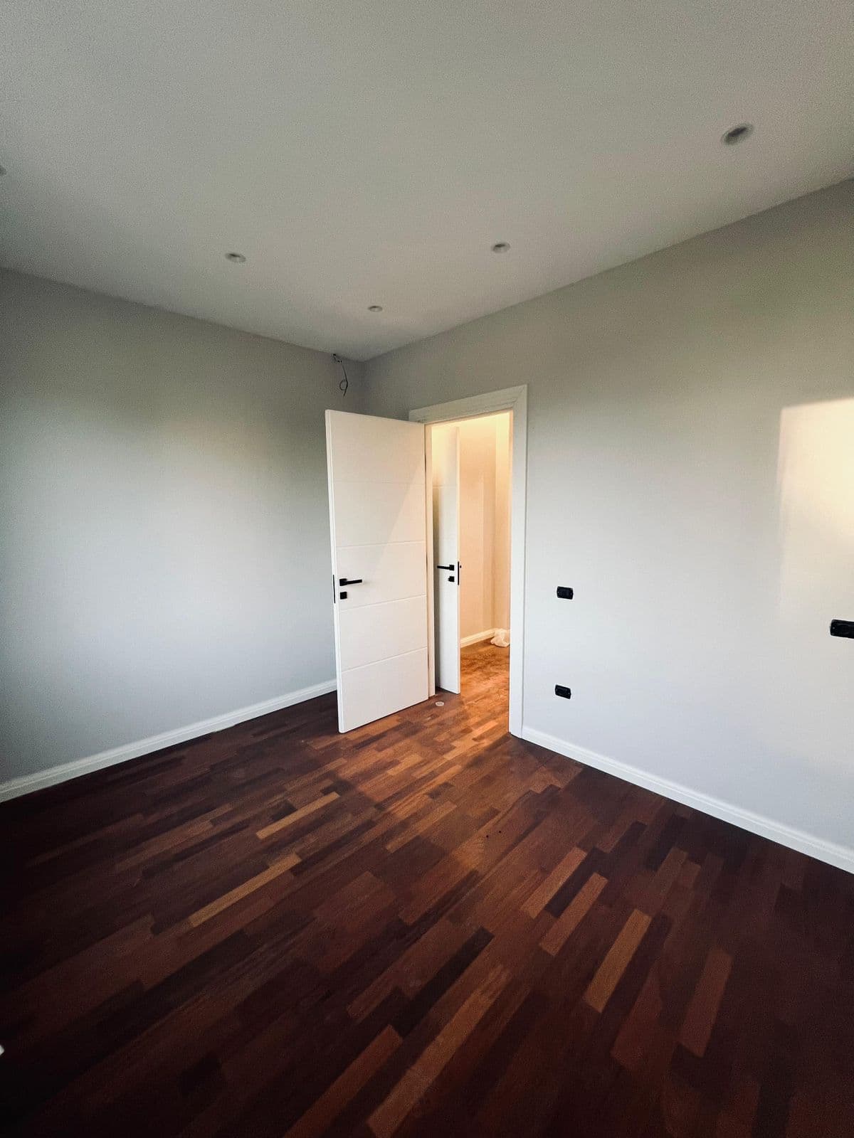 Vilë 4-katëshe me qira në Farkë, Tiranë - 3000€ | 400 m² 3