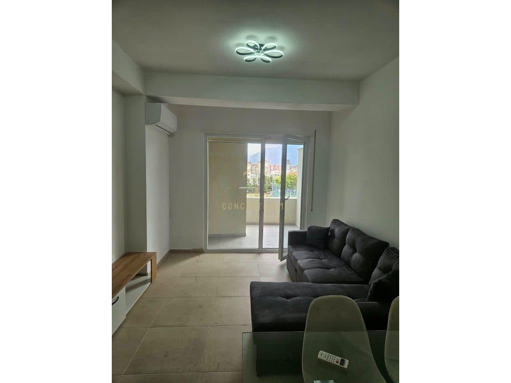 Jepet me qera apartament 1+1 ne 4