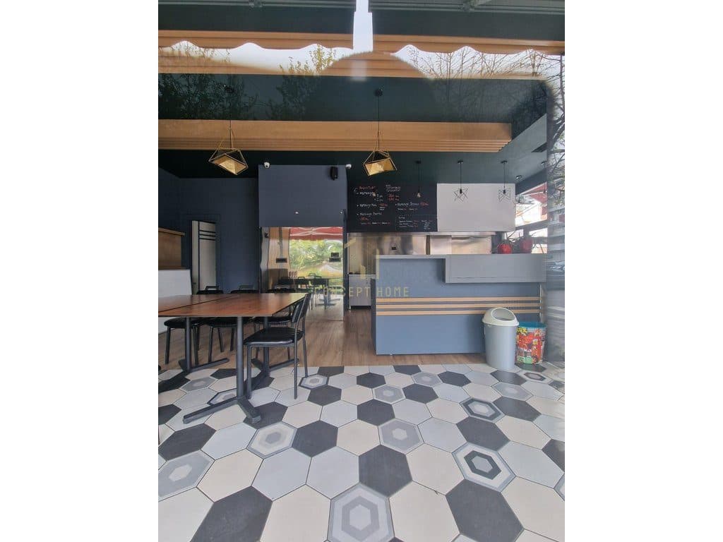 Jepet ambient biznesi me qera tek Komuna e Parisit 3