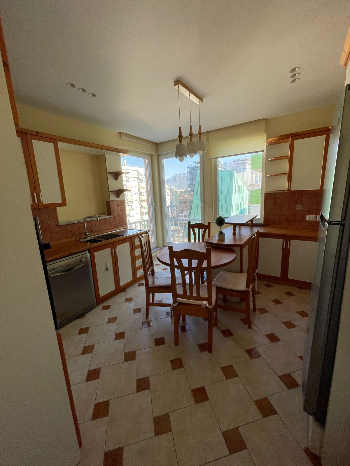 Jepet me qira Apartament 2+1+2 +Kuzhine , Bllok 4
