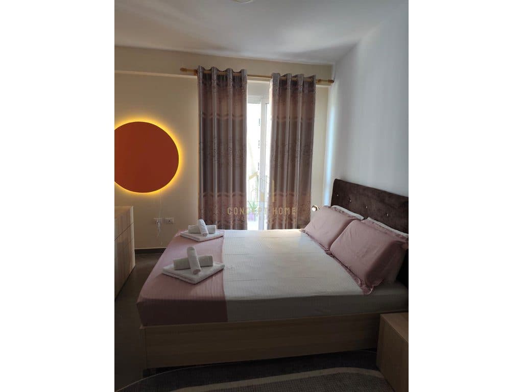 Jepet me qera apartament 1+1 tek 4