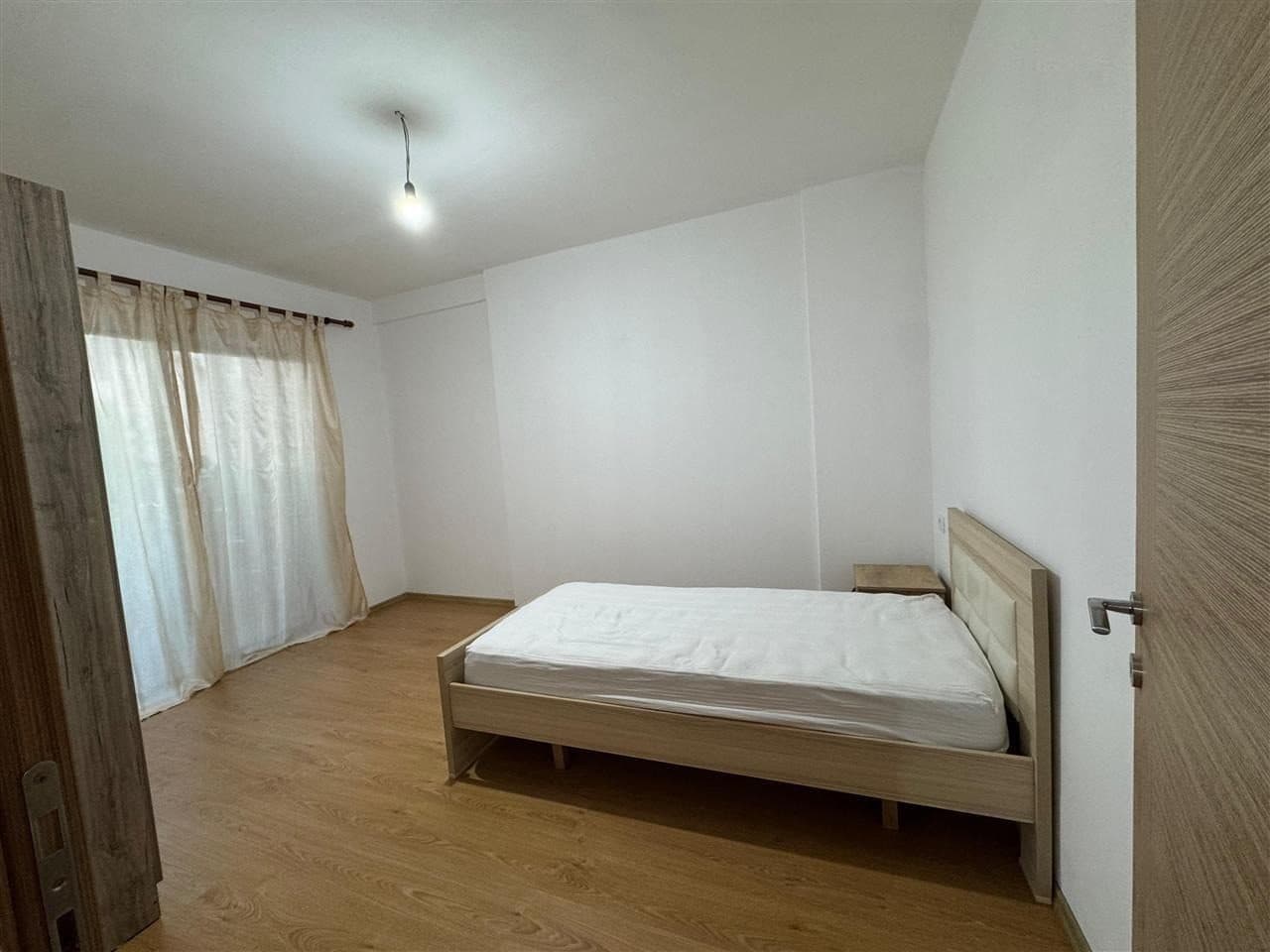 Jepet me qera apartament 3+1 ne 5 Maj 3
