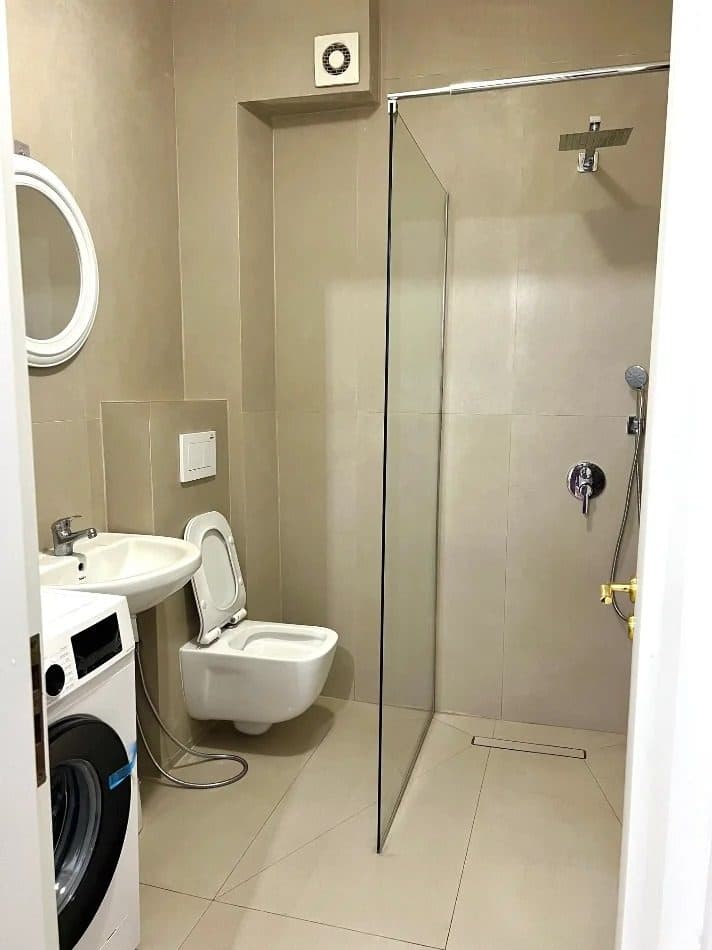 Jepet me qera apartament 2+1 tek Komuna e Parisit. 4