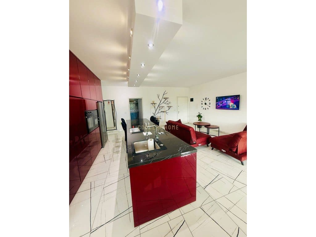 Jepet me qera apartament 2+1+3+depo Liqeni Thate 4