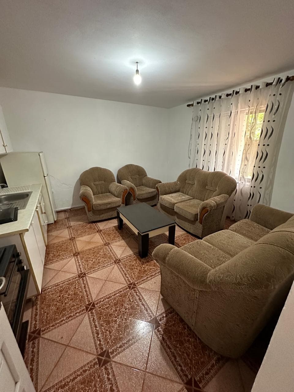 Shtëpi 1+1 për Qira në Rrugën Jordan Misja, Tiranë - 250€ | 65 m² 2