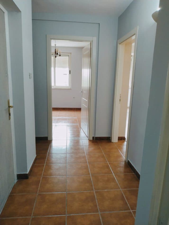 Jepet ambient per zyra te 21 Dhjetori Rruga Muahmet Gjollesha 3