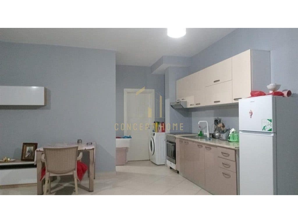 Shitet apartament 1+1 ne Fresk 2