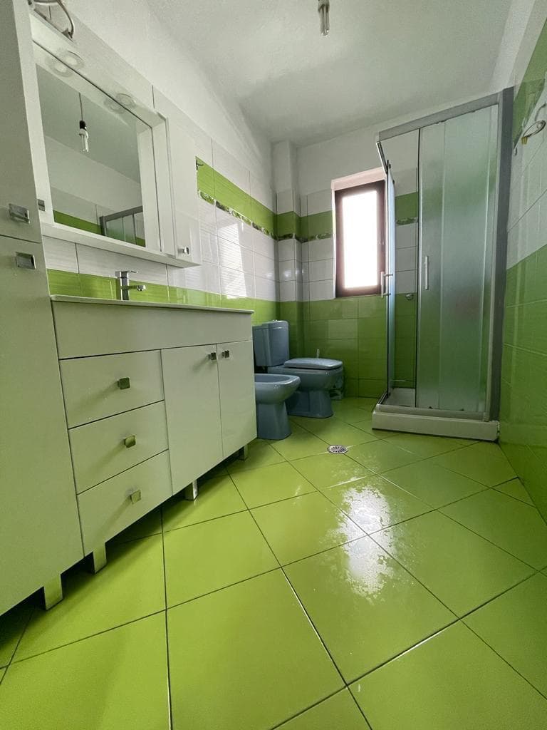 Jepet apartament me qera 2+1+2 prane Qendres 3