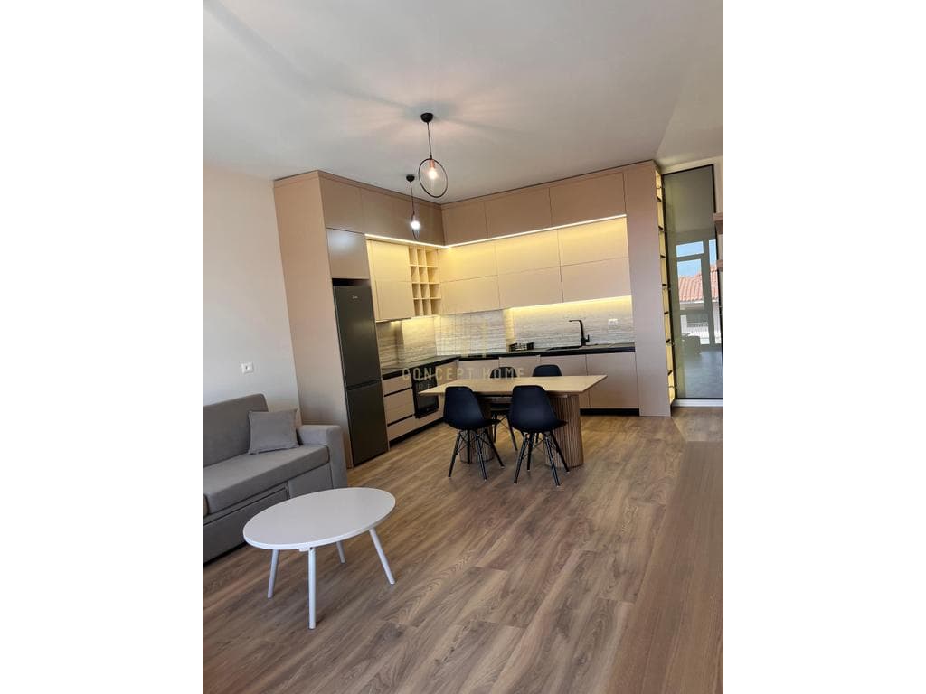 Jepet me qera apartament 2+1 tek 4