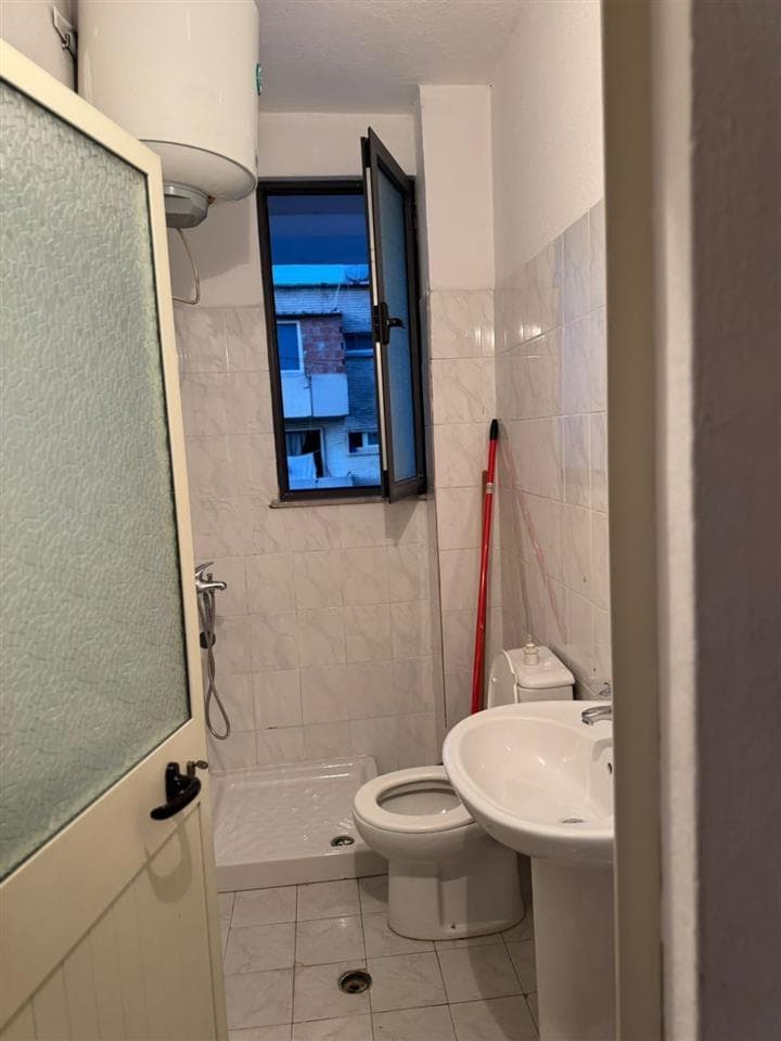 Jepet apartament me qera 2+1 Te Ish Restorant Durresi 3